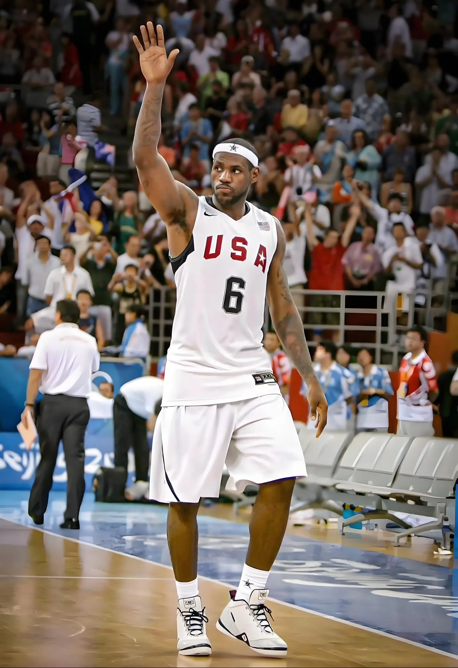 美通美股票配资 詹姆斯还是现役球员却入选名人堂！除了保罗、再没人做到！